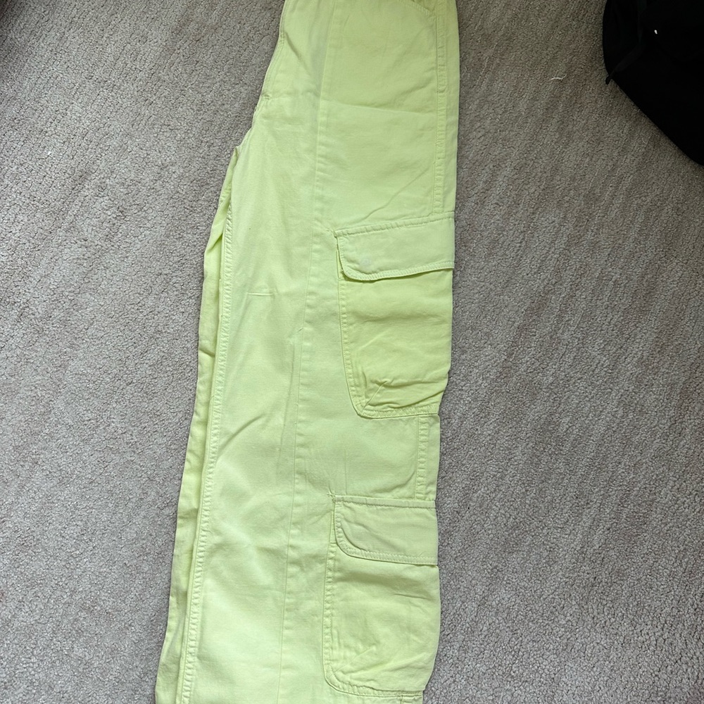 Zara cargos